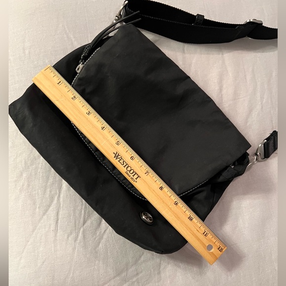 Lululemon Black Crossbody Bag - Picture 10 of 15